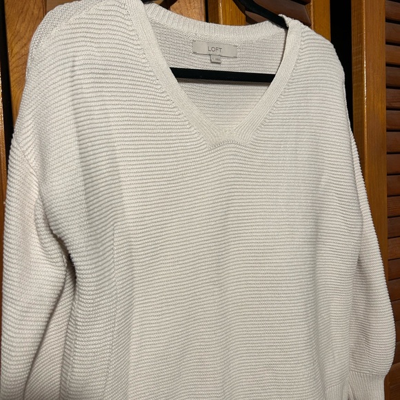 Small, cream colored ribbed sweater - Picture 2 of 2